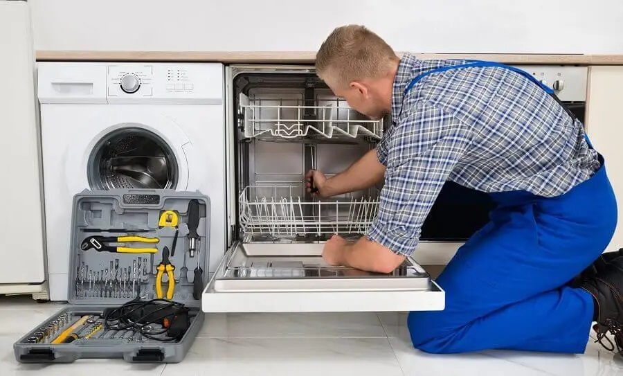 Başakşehir Maytag servisi teknisyen ekibi beyaz eşya tamiri yaparken